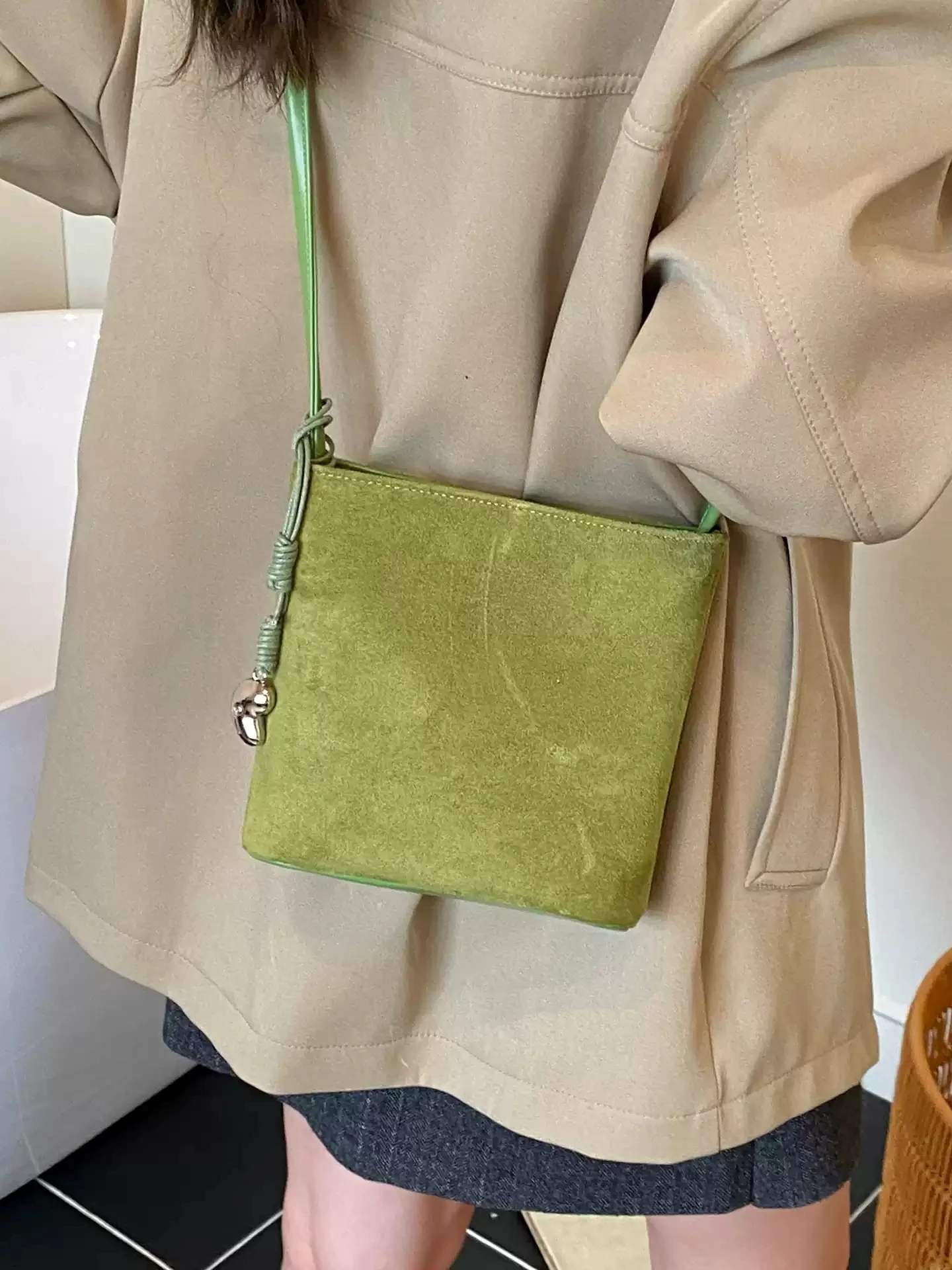 2026 New Vintage Matte Suede Mini Square Crossbody Bag For Women Thin Adjustable Shoulder Strap Bell Pendant Daily Small Purse
2026 New Vintage Matte Suede Mini Square Crossbody Bag For Women Thin Adjustable Shoulder Strap Bell Pendant Daily Small Purse