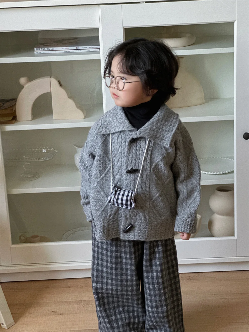 Детский свитер, пальто, осень 2023, новый корейский кардиган для мальчиков, детский весенне-осенний теплый трикотаж
Детский свитер, пальто, осень 2023, новый корейский кардиган для мальчиков, детский весенне-осенний теплый трикотаж