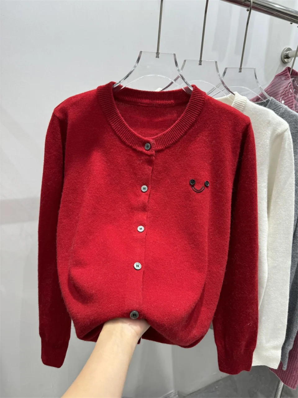 24 year embroidery new women's round neck cashmere cardigan autumn and winter long sleeved fashionable knitted top
24 year embroidery new women's round neck cashmere cardigan autumn and winter long sleeved fashionable knitted top