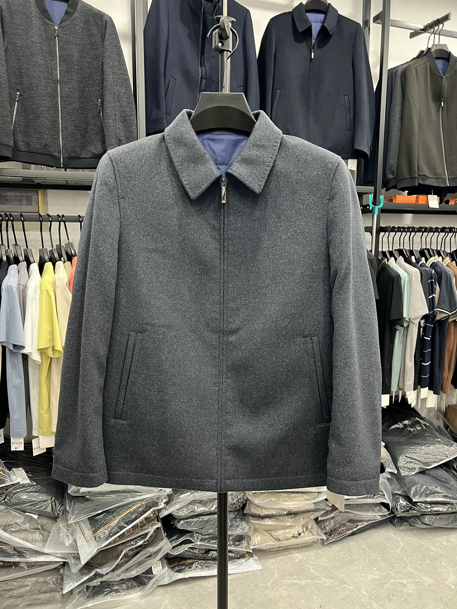 Теплая шерстяная повседневная куртка с воротником-стойкой и наполнителем из белого пуха, мужское деловое пальто для поездок на работу для мужчин среднего возраста
Теплая шерстяная повседневная куртка с воротником-стойкой и наполнителем из белого пуха, мужское деловое пальто для поездок на работу для мужчин среднего возраста