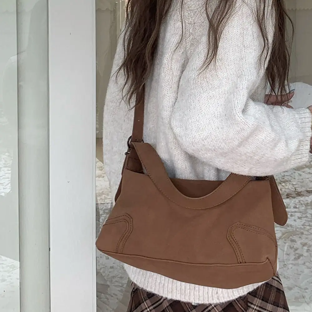 Matte Retro Shoulder Bag Solid Color Soft Faux Suede Underarm Bag Adjustable Straps Frosted Texture Simple Handbag Travel
Matte Retro Shoulder Bag Solid Color Soft Faux Suede Underarm Bag Adjustable Straps Frosted Texture Simple Handbag Travel