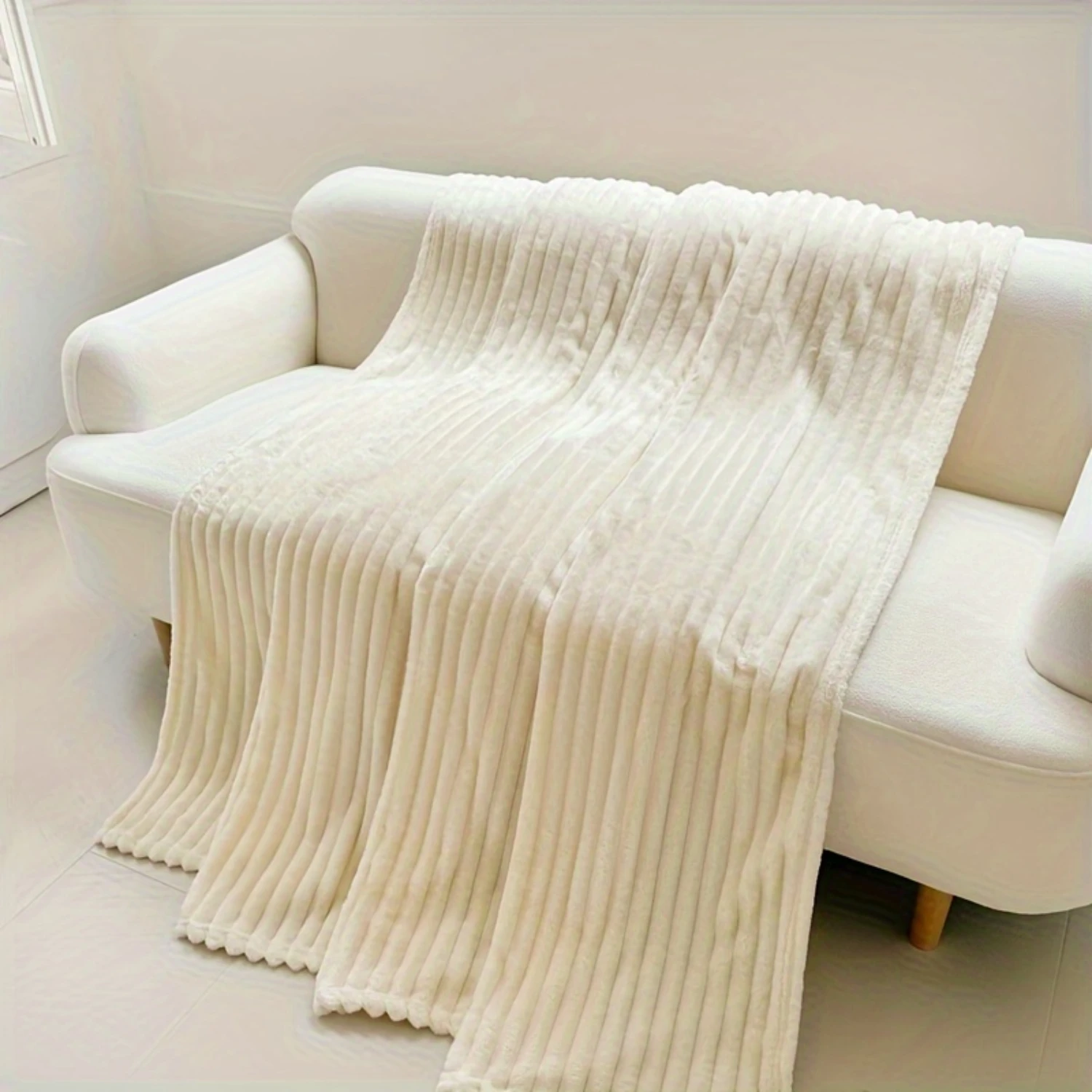 Ultra-Soft Thick Flannel Throw Blanket - Solid Color, Plush & Cozy For Couch, Bed, Office Naps - All-Season Comfort
Ultra-Soft Thick Flannel Throw Blanket - Solid Color, Plush & Cozy For Couch, Bed, Office Naps - All-Season Comfort