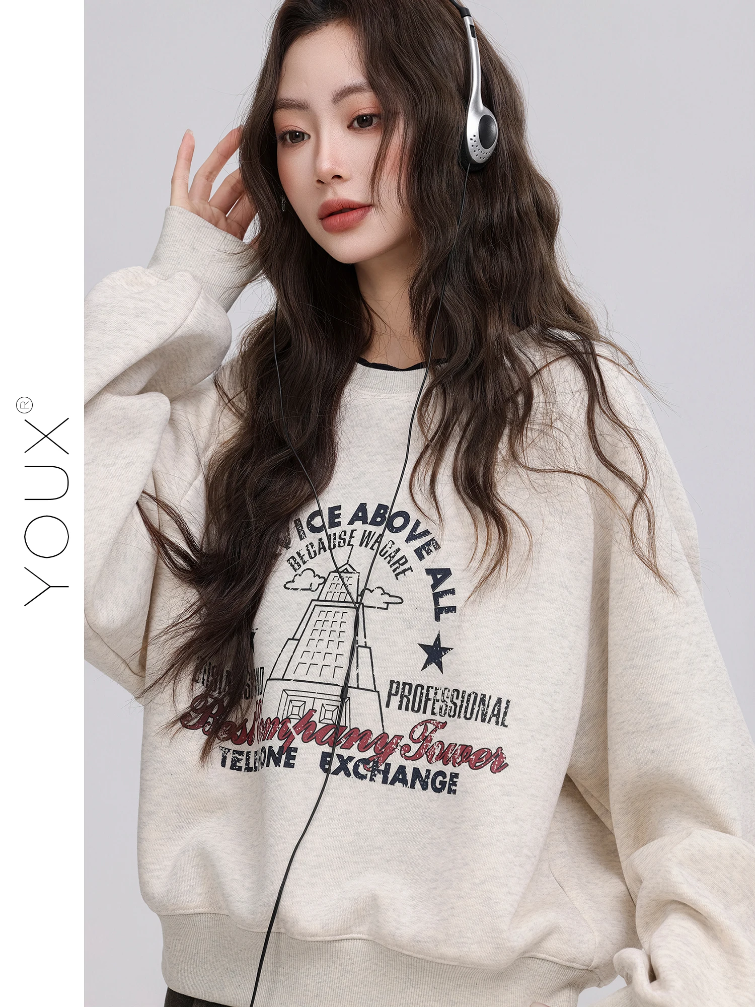 American Style Fleece Lined Loose Women's Sweatshirt Casual Comfortable Winter Top Retro Commute Style round Neck Long Sleeve
American Style Fleece Lined Loose Women's Sweatshirt Casual Comfortable Winter Top Retro Commute Style round Neck Long Sleeve