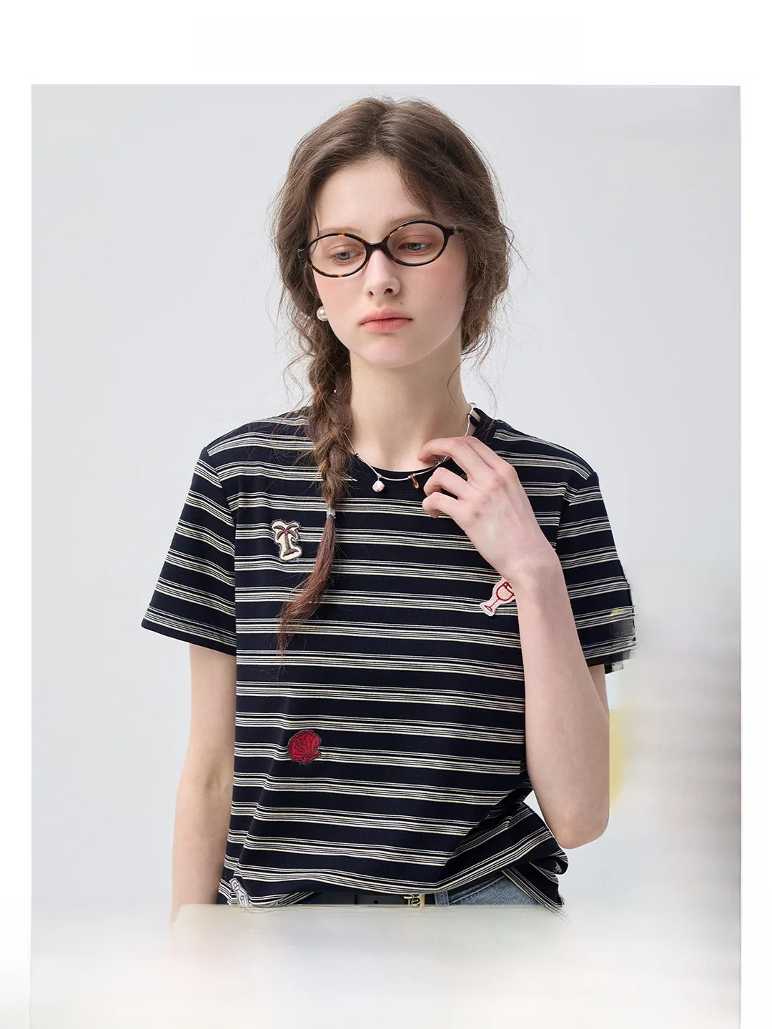 VEGA CHANG Ladies' round Neck T-Shirt Embroidered Stripes Short Sleeve Summer Fun Label Korean Style Straight Cut Commute Wind
VEGA CHANG Ladies' round Neck T-Shirt Embroidered Stripes Short Sleeve Summer Fun Label Korean Style Straight Cut Commute Wind