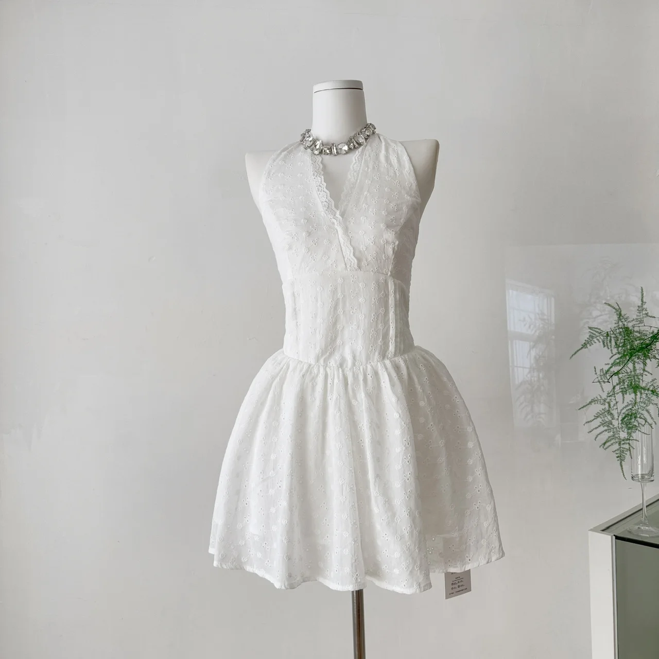 Summer Women French Vintage V-Neck Backless Lace Embroidery Dress Mini Frock Evening Party Gyaru Sleeveless A Line Dress C02
Summer Women French Vintage V-Neck Backless Lace Embroidery Dress Mini Frock Evening Party Gyaru Sleeveless A Line Dress C02