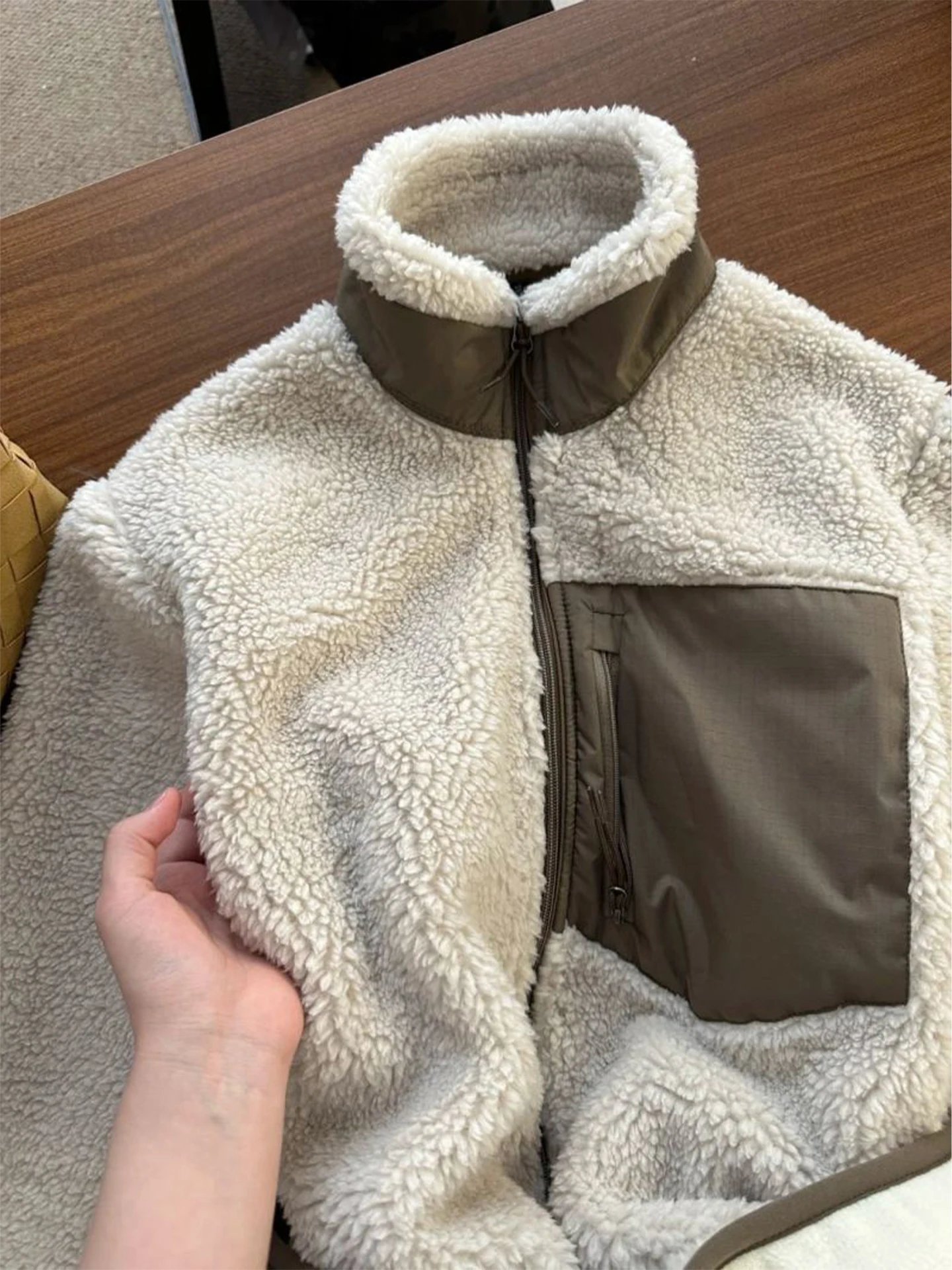 Thiened Lamb Velvet Hoodie Men's Warm Cotton Jaet Stand Collar Winter Coat Cold Resistant Clothing for below 40 Deees N...
Thiened Lamb Velvet Hoodie Men's Warm Cotton Jaet Stand Collar Winter Coat Cold Resistant Clothing for below 40 Deees N...