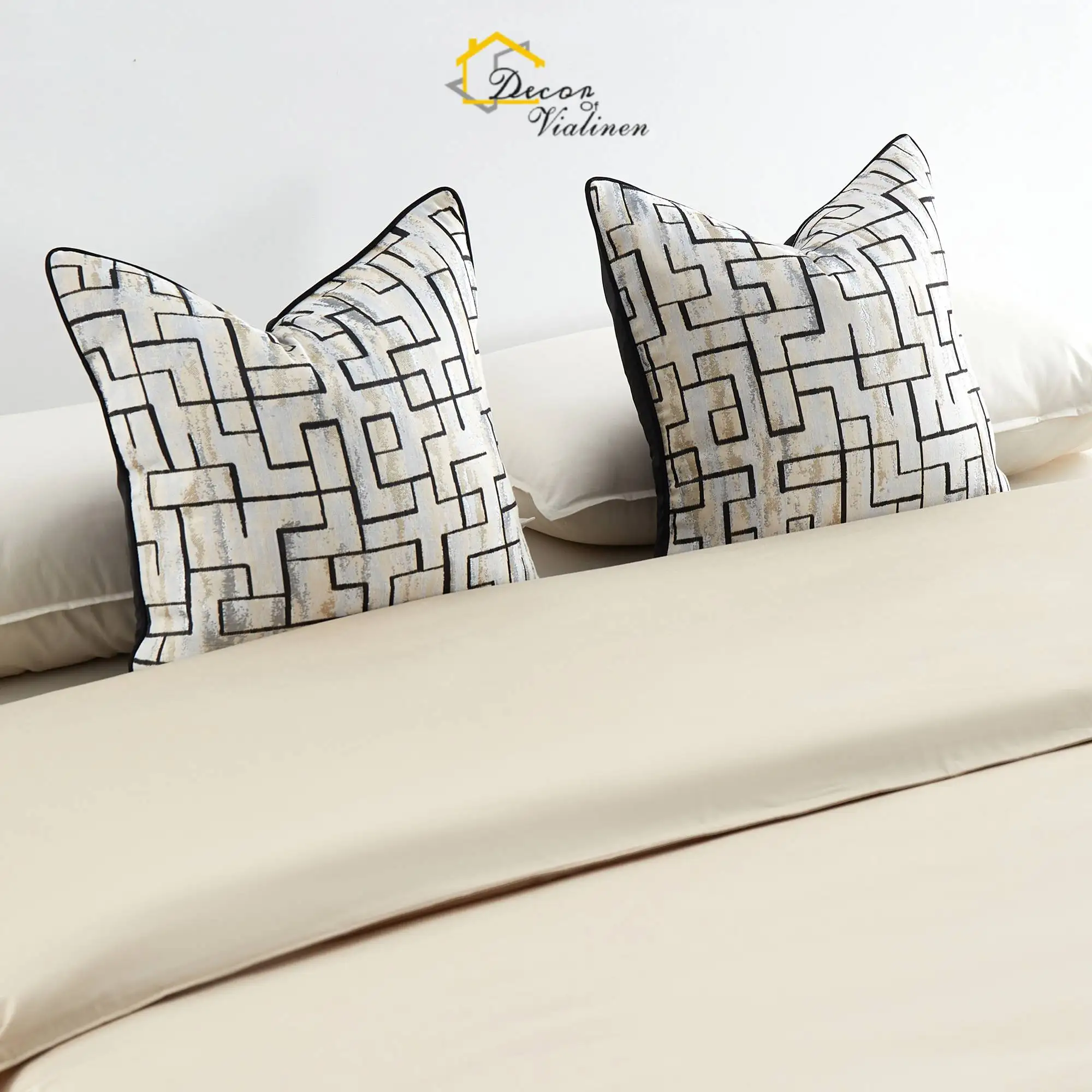 Черный чехол для диванной подушки с геометрическим рисунком, 100% полиэстер, жаккардовый золотой чехол для подушки, последняя мода, стиль Северной Америки
Черный чехол для диванной подушки с геометрическим рисунком, 100% полиэстер, жаккардовый золотой чехол для подушки, последняя мода, стиль Северной Америки