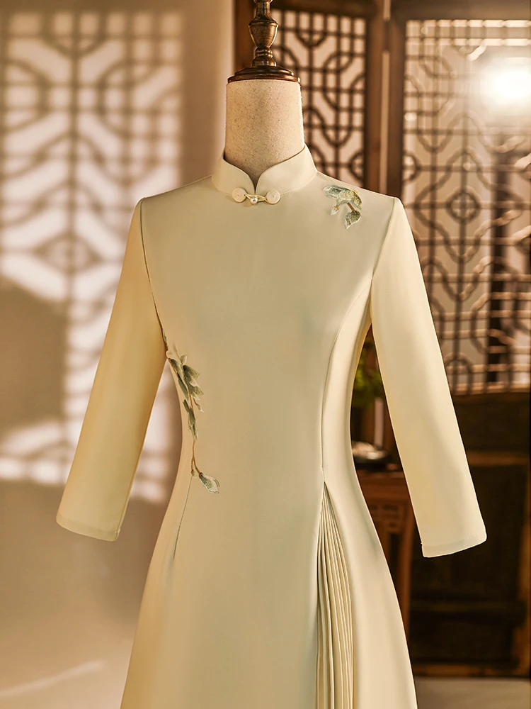 Ele Long in Light Beige Young Sle with Long Sves for Middle-Aged Mothers New Chinese Sle Improved Version
Ele Long in Light Beige Young Sle with Long Sves for Middle-Aged Mothers New Chinese Sle Improved Version