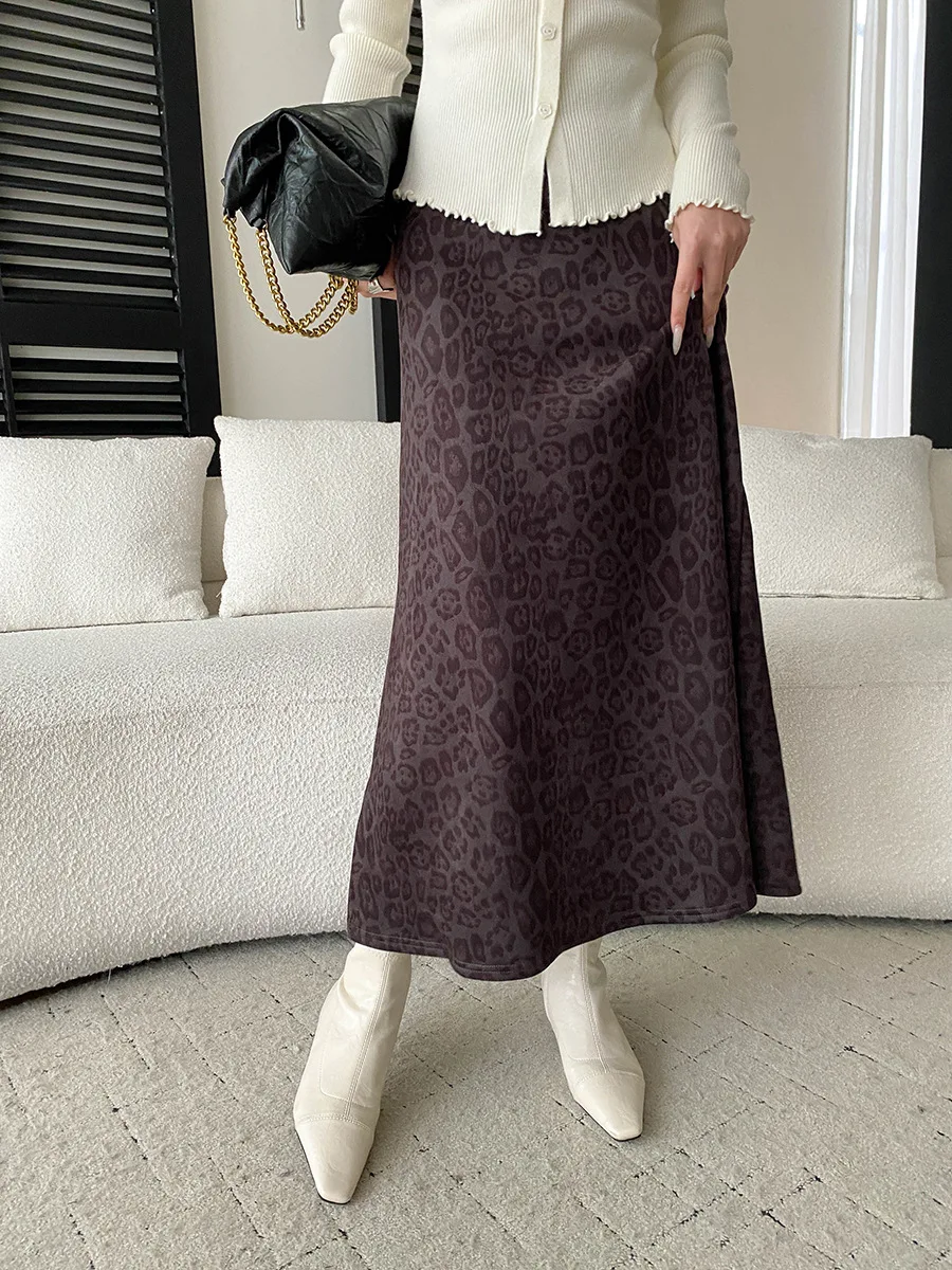 Свободная утягивающая юбка А-силуэта с высокой талией и леопардовым принтом в американском стиле ретро плюс бархатная юбка
Свободная утягивающая юбка А-силуэта с высокой талией и леопардовым принтом в американском стиле ретро плюс бархатная юбка