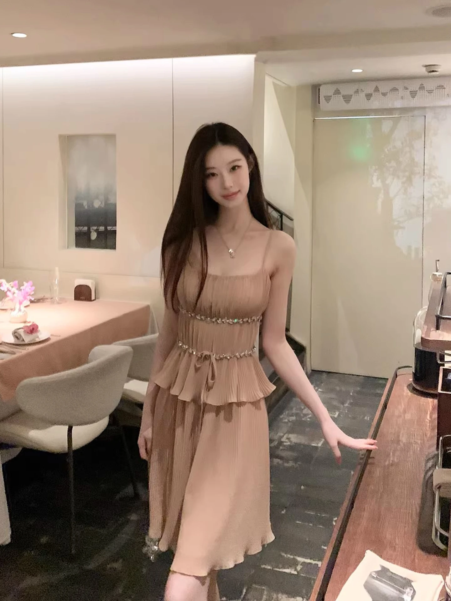 Spring 2026 Women's Pure Desire Sleeveless Halter Top Set Slimming Waist High Waist Skirt Two-Piece Fashion Ensemble
Spring 2026 Women's Pure Desire Sleeveless Halter Top Set Slimming Waist High Waist Skirt Two-Piece Fashion Ensemble