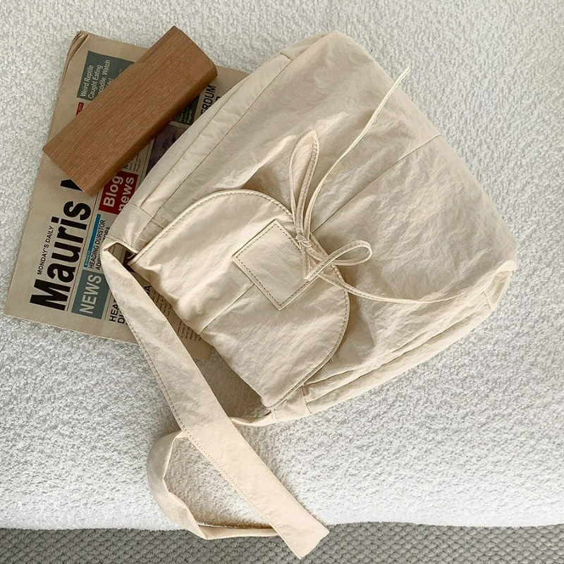 Korean Summer Versatile Crossbody Bag for Women Small Square Nylon Shoulder Bag with Flip Cover Casual Texture Storage Bags
Korean Summer Versatile Crossbody Bag for Women Small Square Nylon Shoulder Bag with Flip Cover Casual Texture Storage Bags