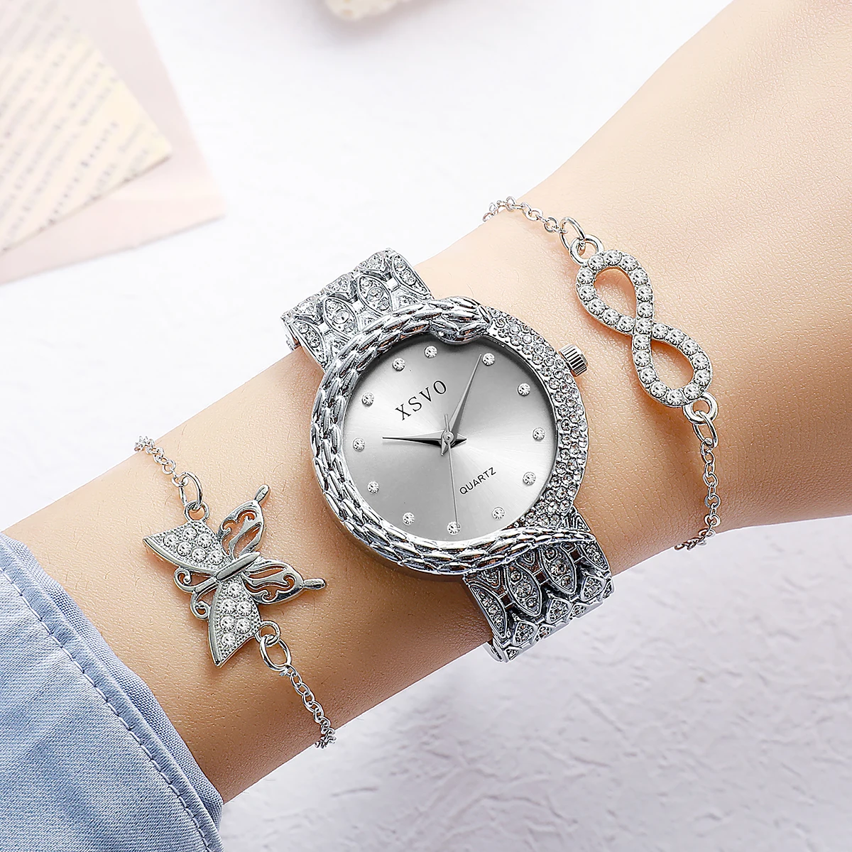 Luxury Silver Snake Watch & Jewelry Set - Rhinestone-Encrusted Serpent Dial Watch, Butterfly & Infinity Charm Bracelets, Elegant
Luxury Silver Snake Watch & Jewelry Set - Rhinestone-Encrusted Serpent Dial Watch, Butterfly & Infinity Charm Bracelets, Elegant