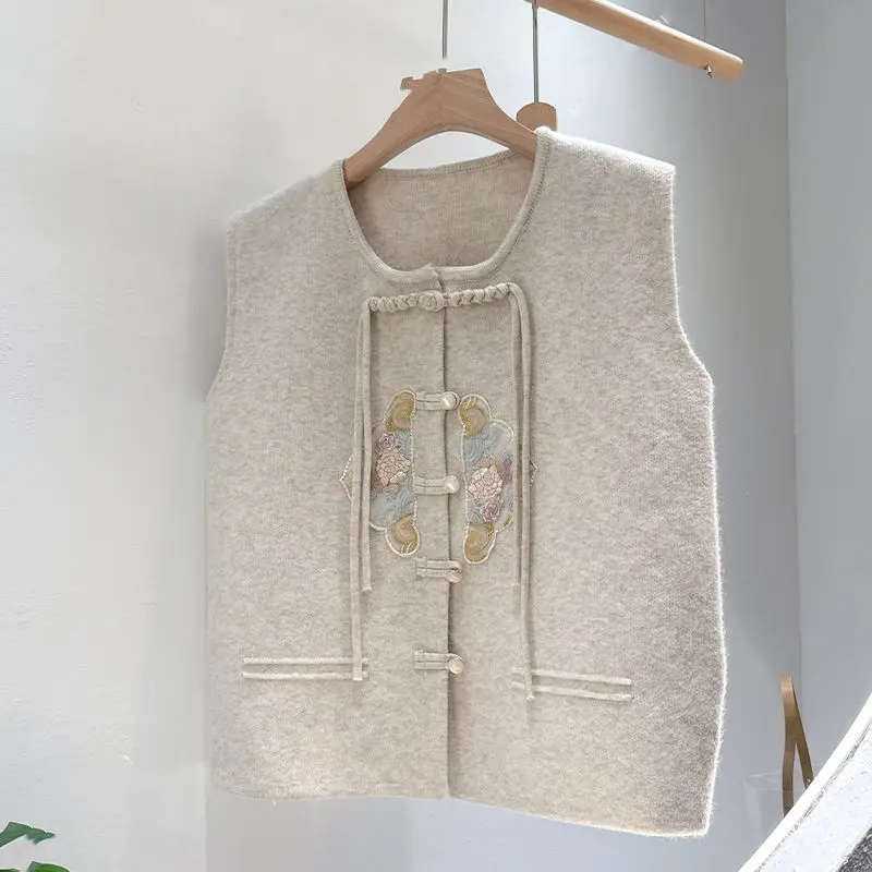 Chinese Style Embroidery Cardigan Elegant Temperament Comfortable Knit Vest New Tassel Pan Button Sleeveless Popular Vest
Chinese Style Embroidery Cardigan Elegant Temperament Comfortable Knit Vest New Tassel Pan Button Sleeveless Popular Vest