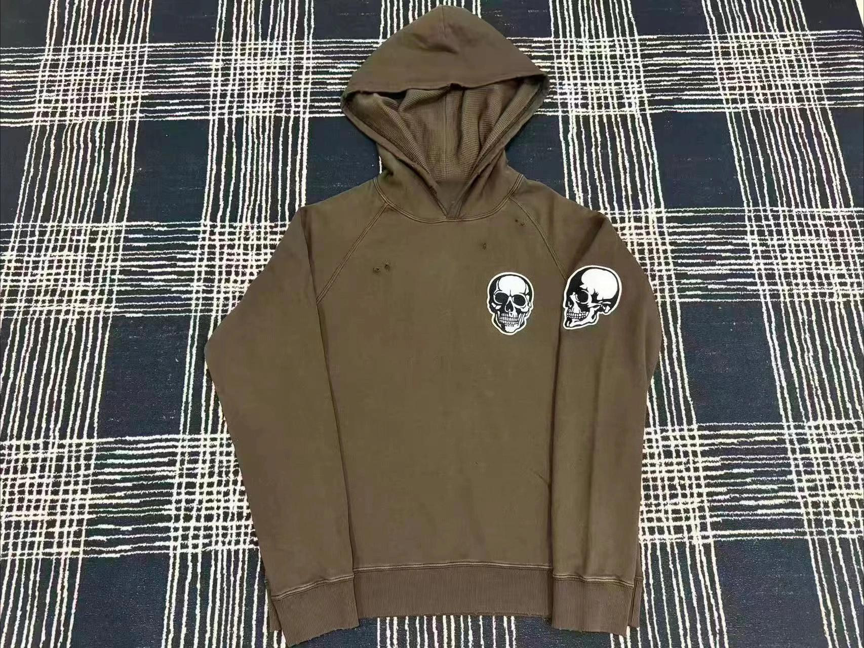 Number SS04 Double Skull Sweater
Number SS04 Double Skull Sweater