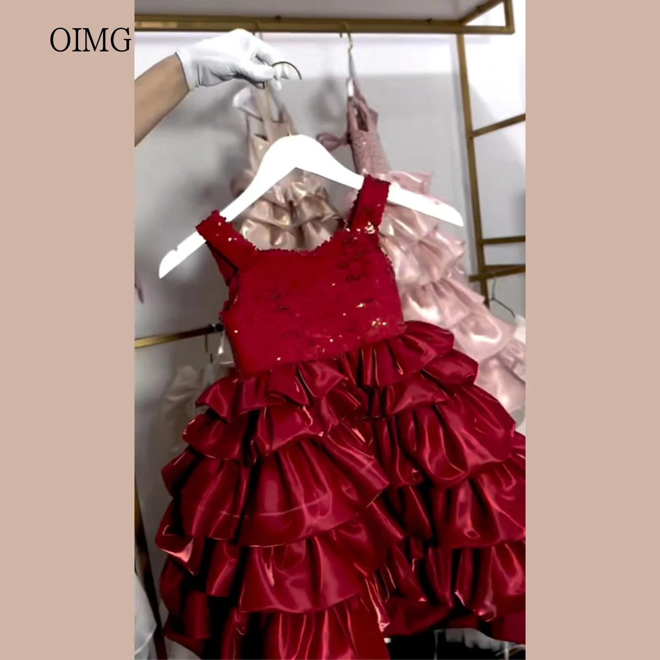 OIMG Shiny Red/Champagne A Line Flower Girl Dresses Sleeveless Tiered Wedding Party Dress Knee Length Birthday Dress Customized
OIMG Shiny Red/Champagne A Line Flower Girl Dresses Sleeveless Tiered Wedding Party Dress Knee Length Birthday Dress Customized