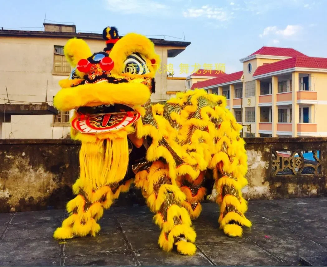 Southern Hok San Lion Dance Costume Can Blink EyesTwo Players Lion Dance Dress Handmade Opening Festival Performance Props
Southern Hok San Lion Dance Costume Can Blink EyesTwo Players Lion Dance Dress Handmade Opening Festival Performance Props