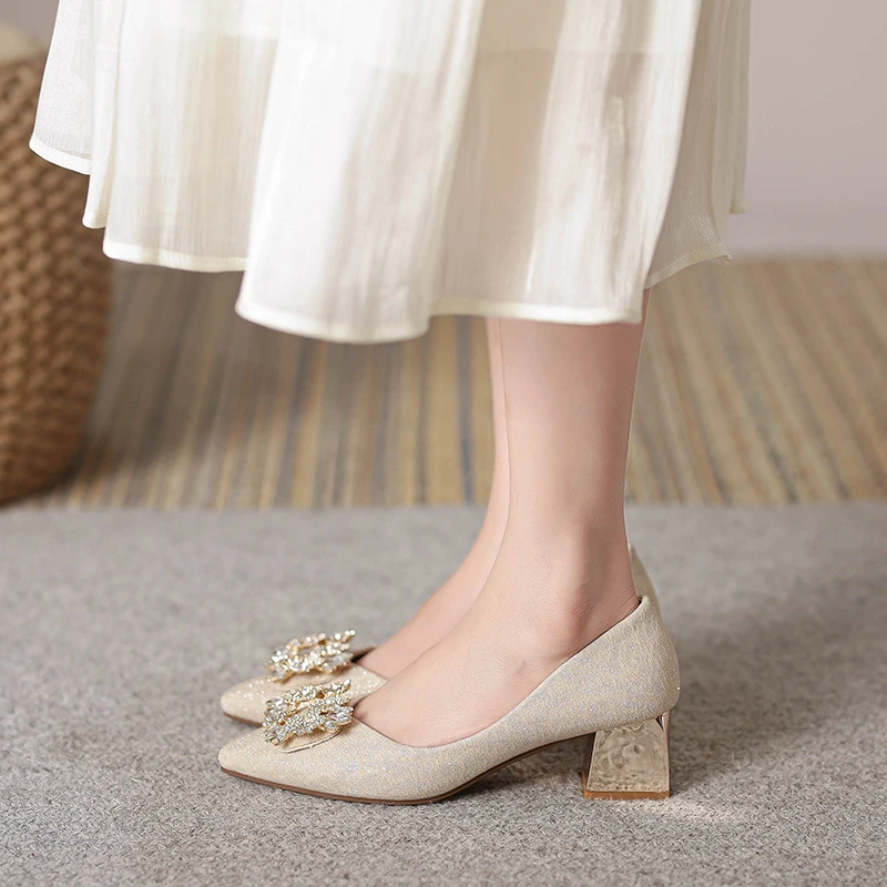 Glitter Pointed Toe Block Heel Pumps With Crystal Pearl Buckle Elegant Dress Shoes For Office Work Wedding Party Prom Daily Wear
Glitter Pointed Toe Block Heel Pumps With Crystal Pearl Buckle Elegant Dress Shoes For Office Work Wedding Party Prom Daily Wear