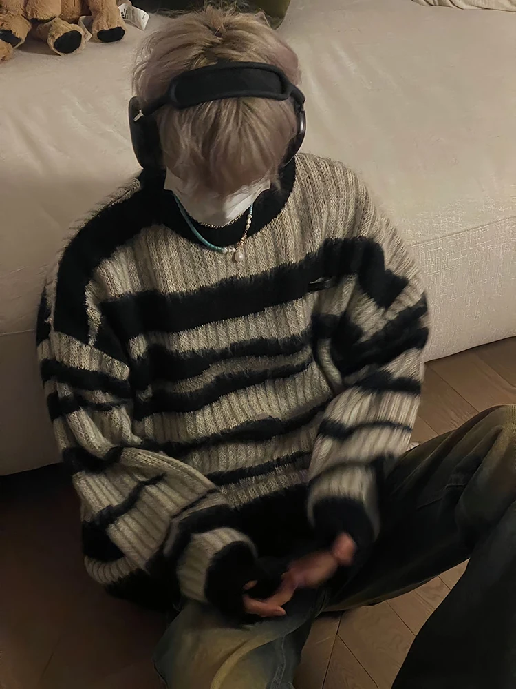 Men's Winter Knitted Sweater Striped Mermaid Hair Splicing Inner Wear Casual Loose Fit Comfortable Soft round Ne Long Sve
Men's Winter Knitted Sweater Striped Mermaid Hair Splicing Inner Wear Casual Loose Fit Comfortable Soft round Ne Long Sve