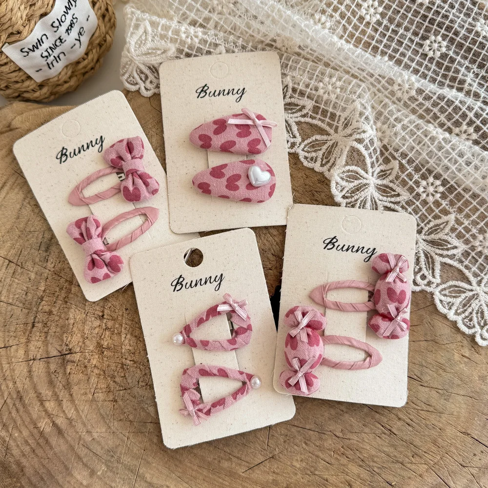 2pcs Heart Print Pink Hair Clips for Baby Girls Cute Bow Barrettes Hairpins Hairgrips Hair Accessories Headdress Kids Headwear
2pcs Heart Print Pink Hair Clips for Baby Girls Cute Bow Barrettes Hairpins Hairgrips Hair Accessories Headdress Kids Headwear