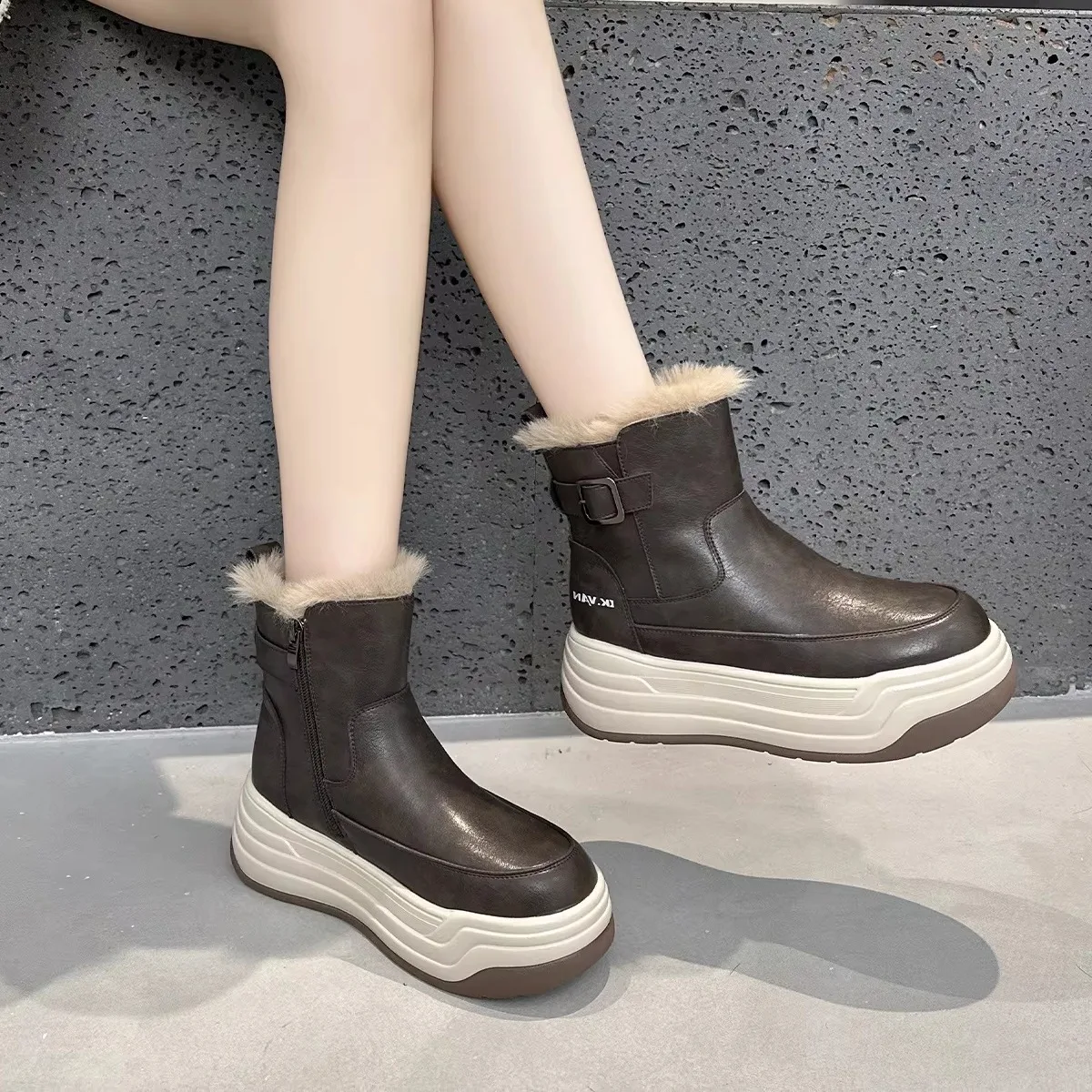 Women's Winter Snow Boots Real Leather Fleece Lined Thick Bottom Versatile Short Tube Rubber Sole round Toe Booties
Women's Winter Snow Boots Real Leather Fleece Lined Thick Bottom Versatile Short Tube Rubber Sole round Toe Booties