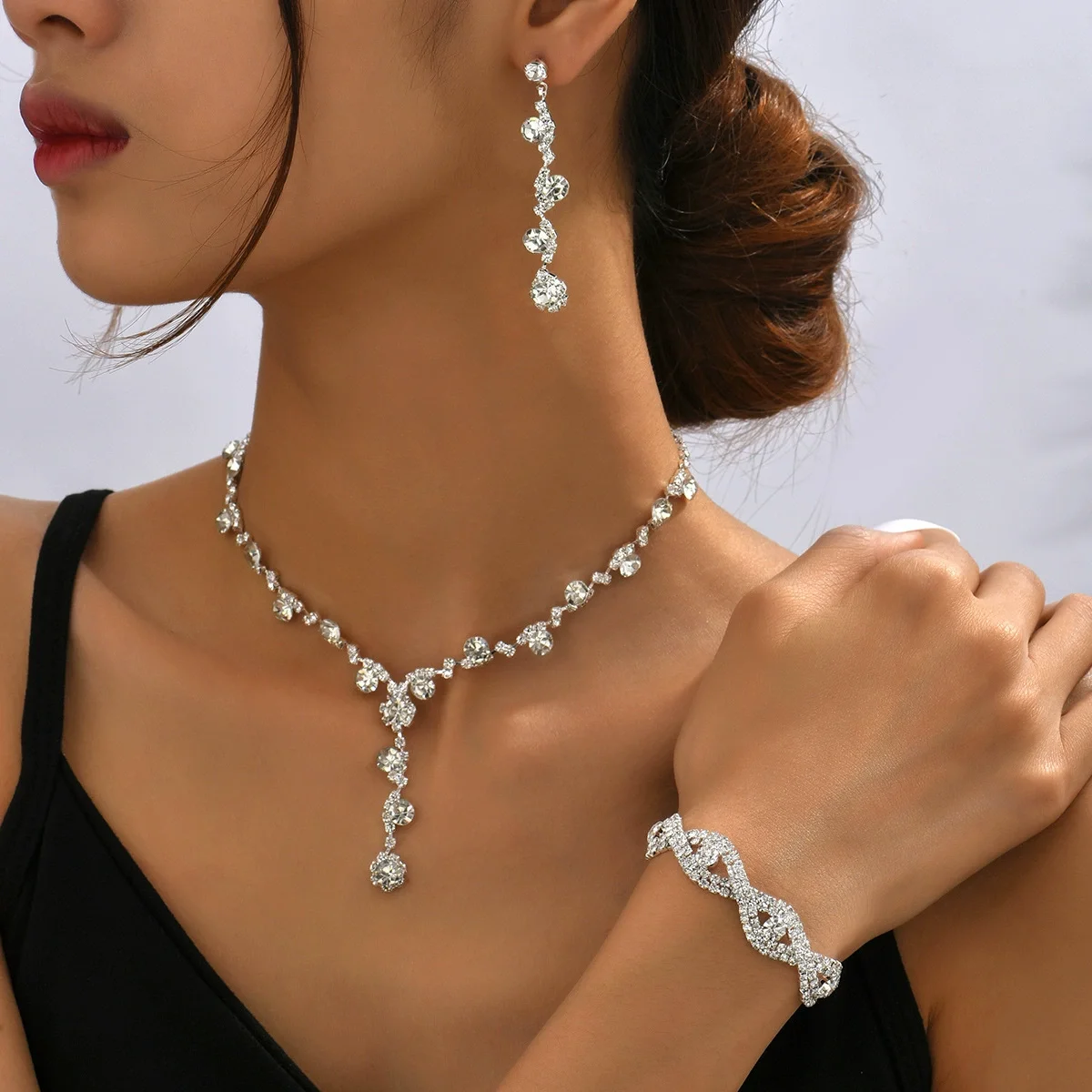 Luxury Necklace Earrings Bracelet Four Piece Silver-Colour Fashion Cubic Zirconia Jewelry Set for Women's Wedding Gift
Luxury Necklace Earrings Bracelet Four Piece Silver-Colour Fashion Cubic Zirconia Jewelry Set for Women's Wedding Gift
