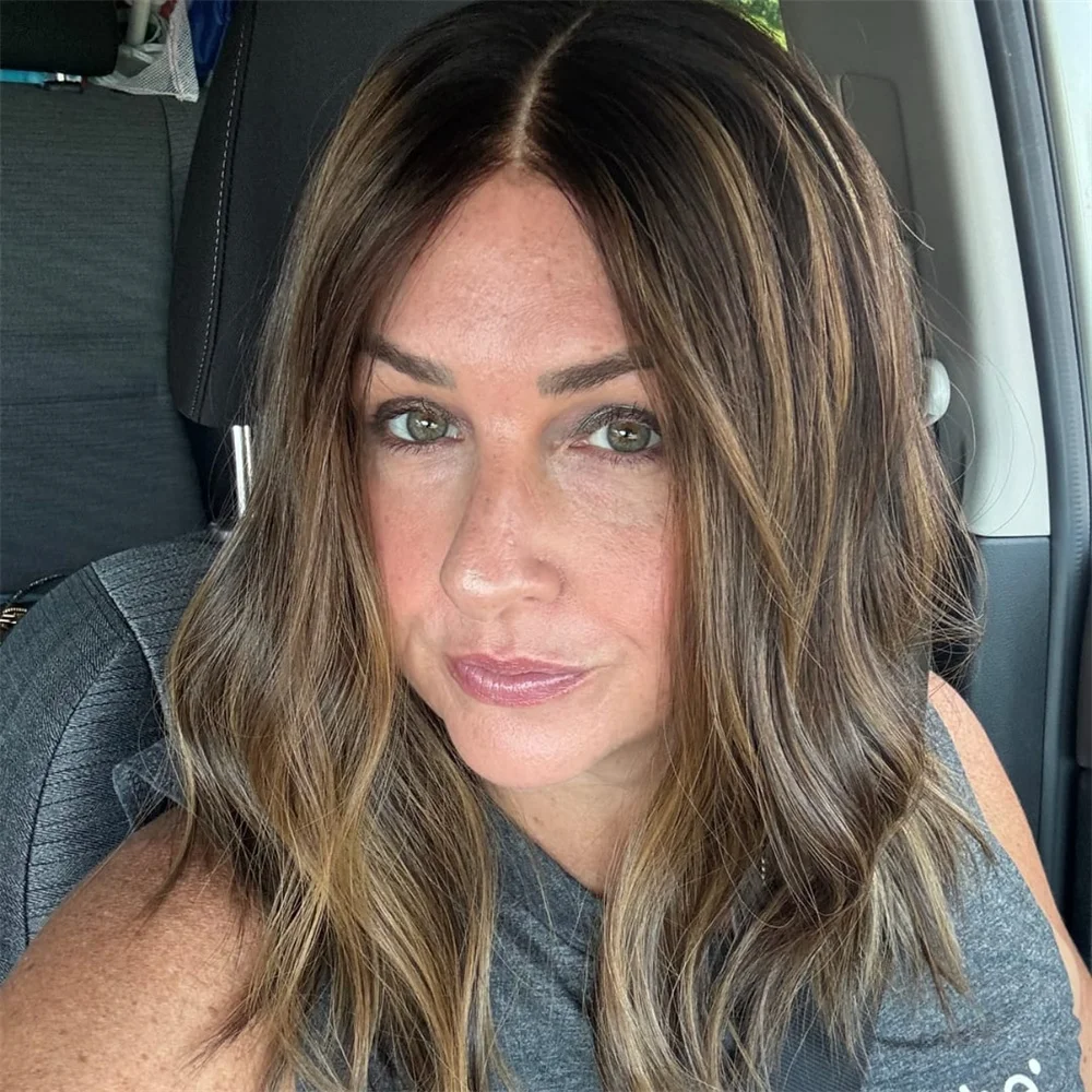 13x4 Brown Blonde Highlights Synthetic Lace Front Wig Middle Part Short Wave Bob Style Natural Looking Wig for Women Daily Use
13x4 Brown Blonde Highlights Synthetic Lace Front Wig Middle Part Short Wave Bob Style Natural Looking Wig for Women Daily Use