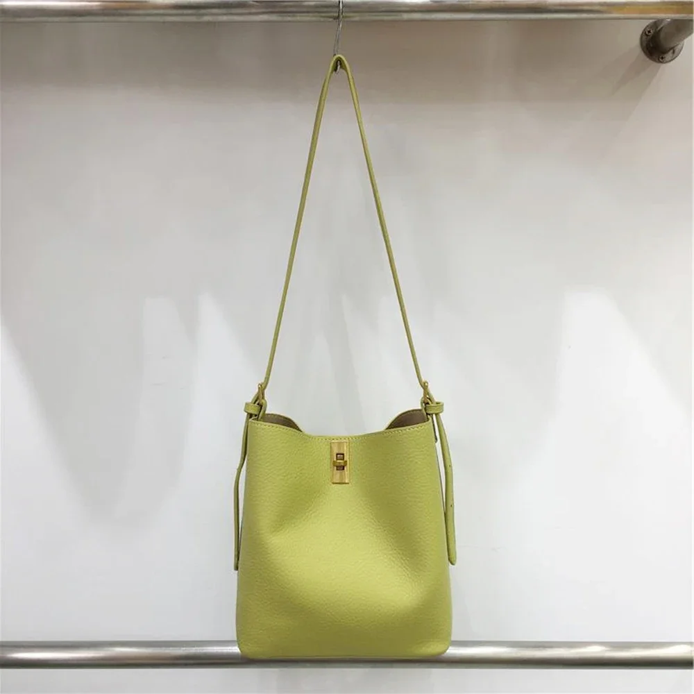 High End Soft Leather Bucket Bag 2025 New Spring/Summer Versatile Korean Commuter Shoulder Bag Casual Crossbody Tote Bag
High End Soft Leather Bucket Bag 2025 New Spring/Summer Versatile Korean Commuter Shoulder Bag Casual Crossbody Tote Bag