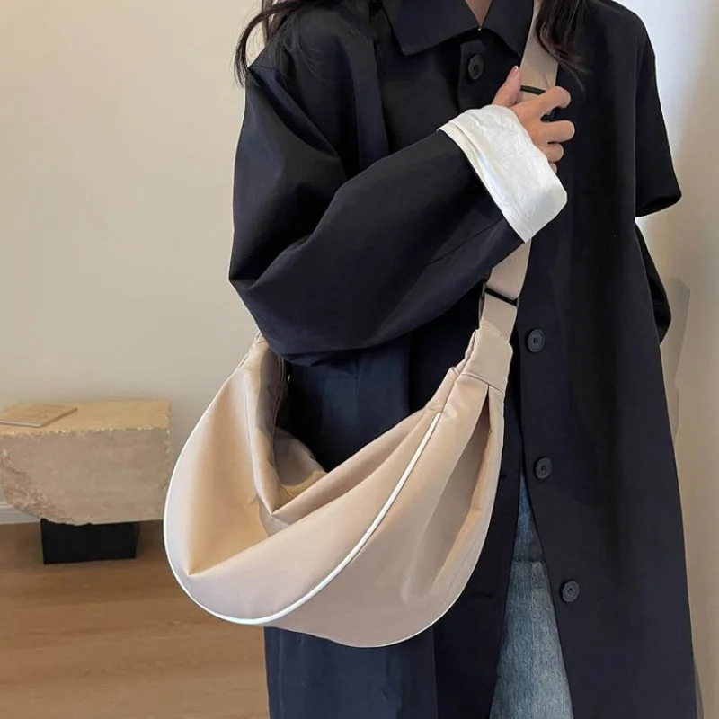 Classic Designer Paris Fashion Tote Messenger Purse Shopper Bag Elegant Leather Solid Color Commuter
Classic Designer Paris Fashion Tote Messenger Purse Shopper Bag Elegant Leather Solid Color Commuter