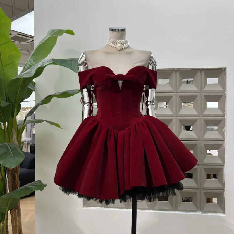 Autumn Banquet Niche Design Off-Shoulder French Retro Velvet Puff Fishbone Waist Dress
Autumn Banquet Niche Design Off-Shoulder French Retro Velvet Puff Fishbone Waist Dress