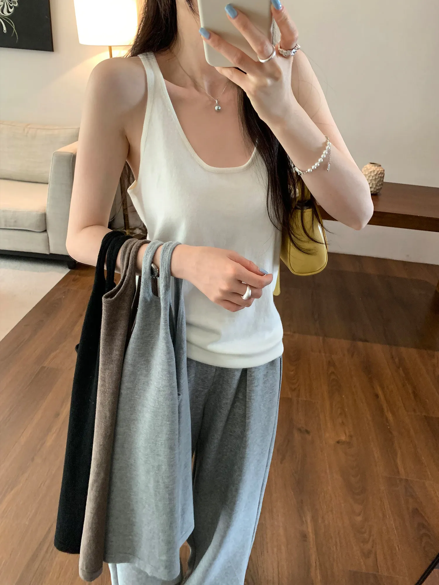 Summer New Loose Sleeveless White Strap Vest Women's Casual Style Inner Wear Outerwear Soft Polyester Fiber U-Neckline Breath...
Summer New Loose Sleeveless White Strap Vest Women's Casual Style Inner Wear Outerwear Soft Polyester Fiber U-Neckline Breath...
