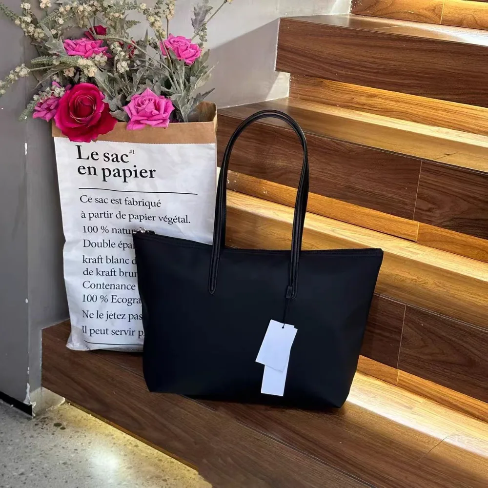 Fashionable new large shoulder bag, large capacity shopping bag, waterproof commuting dumpling, hand-held tote women's bag
Fashionable new large shoulder bag, large capacity shopping bag, waterproof commuting dumpling, hand-held tote women's bag