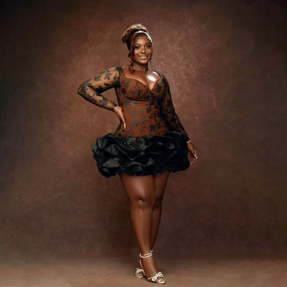 Вечернее платье с аппликацией Mini Aso Ebi, африканские женские платья, иллюзии, платья для выпускного вечера с длинными рукавами, кружевные черные платья с рюшами длиной выше колена
Вечернее платье с аппликацией Mini Aso Ebi, африканские женские платья, иллюзии, платья для выпускного вечера с длинными рукавами, кружевные черные платья с рюшами длиной выше колена