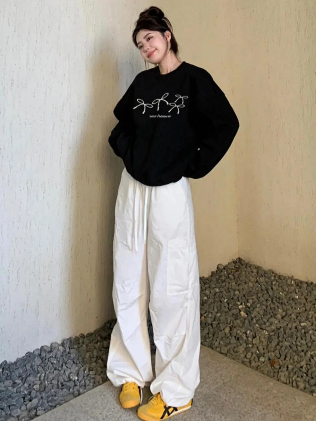 Korean Style round Neck Printed Sweatshirt Women's Loose Fit Black Top Knot Letter Print Heavyweight Autumn Fashion
Korean Style round Neck Printed Sweatshirt Women's Loose Fit Black Top Knot Letter Print Heavyweight Autumn Fashion
