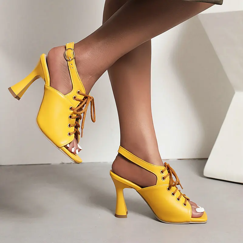 Block Heels Female Sandal Open Toe Low-Heeled Shoes With Strap Buckle 2025 Summer Large Size Chunky Girls Peep Low-heeled Ankle
Block Heels Female Sandal Open Toe Low-Heeled Shoes With Strap Buckle 2025 Summer Large Size Chunky Girls Peep Low-heeled Ankle