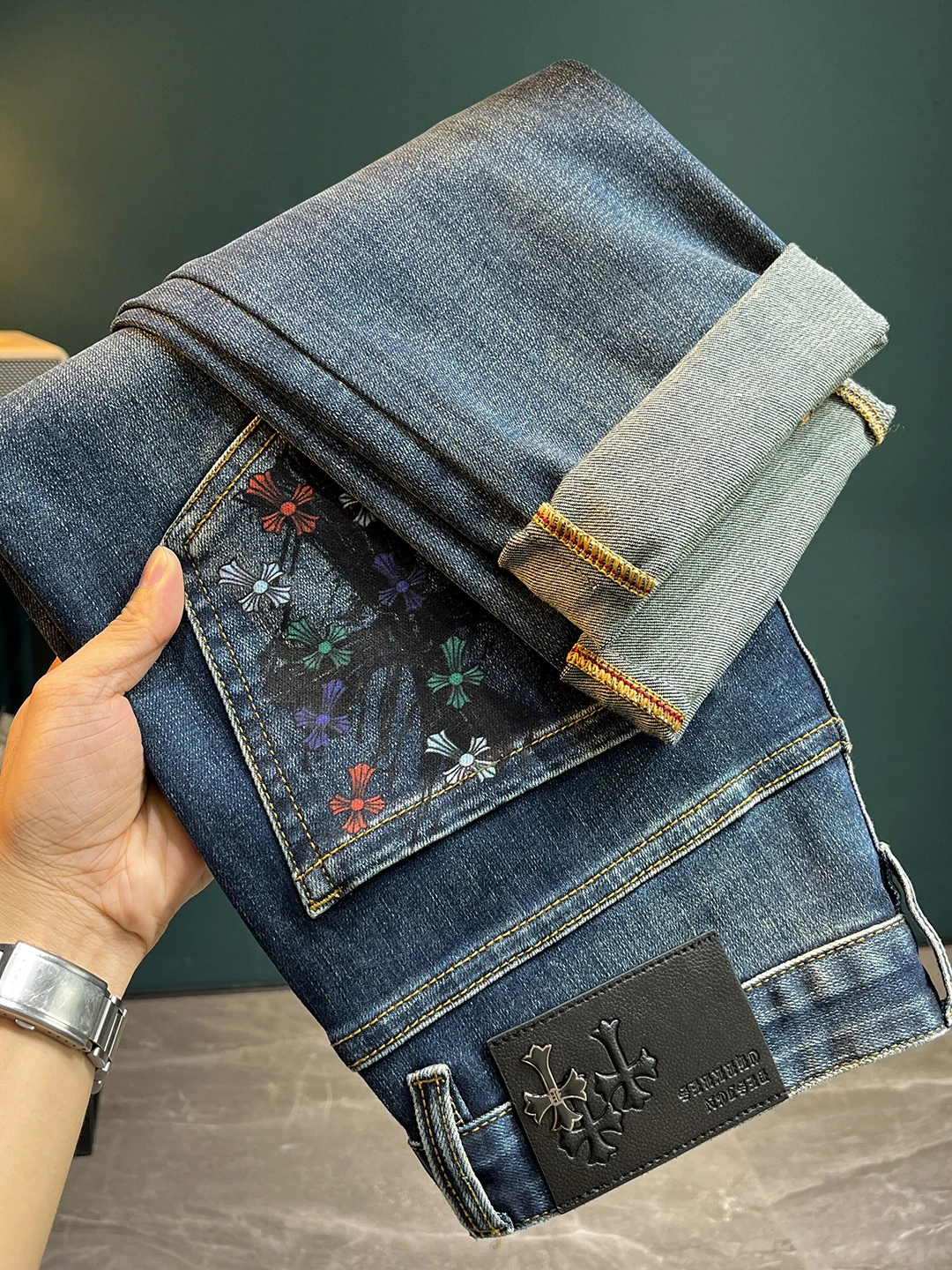 Модные мужские джинсы Slim Fit с лазерным 3D-эффектом, прямые, из эластичного хлопкового денима, со средней посадкой, повседневные брюки
Модные мужские джинсы Slim Fit с лазерным 3D-эффектом, прямые, из эластичного хлопкового денима, со средней посадкой, повседневные брюки