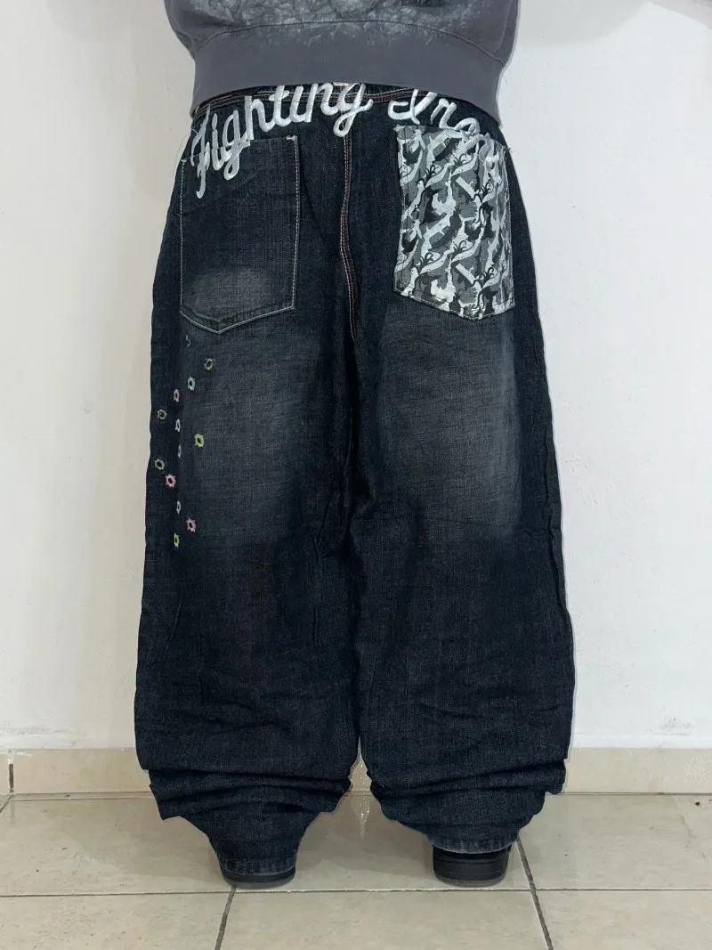 Y2K Американские новые модные свободные джинсы с вышивкой букв Мужские Harajuku Хип-хоп Популярные повседневные брюки Джокер с высокой талией и широкими штанинами
Y2K Американские новые модные свободные джинсы с вышивкой букв Мужские Harajuku Хип-хоп Популярные повседневные брюки Джокер с высокой талией и широкими штанинами