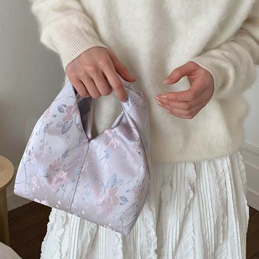 Spring Embroidered Chinese Style Handbag Polyester Zipper Pea Purses Luxury Adjustable Cheongsam Wrist Bag Travel
Spring Embroidered Chinese Style Handbag Polyester Zipper Pea Purses Luxury Adjustable Cheongsam Wrist Bag Travel