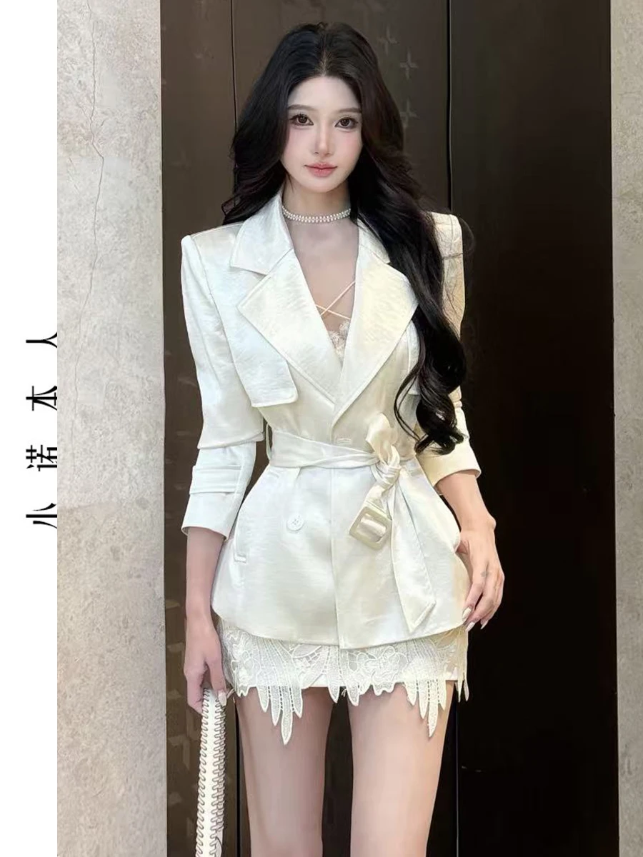 Slimming High Waist Suit Jacket Women's Fashion Set with Belt Design Regular Sleeve Length Zipper Closure Slim Fit Style
Slimming High Waist Suit Jacket Women's Fashion Set with Belt Design Regular Sleeve Length Zipper Closure Slim Fit Style