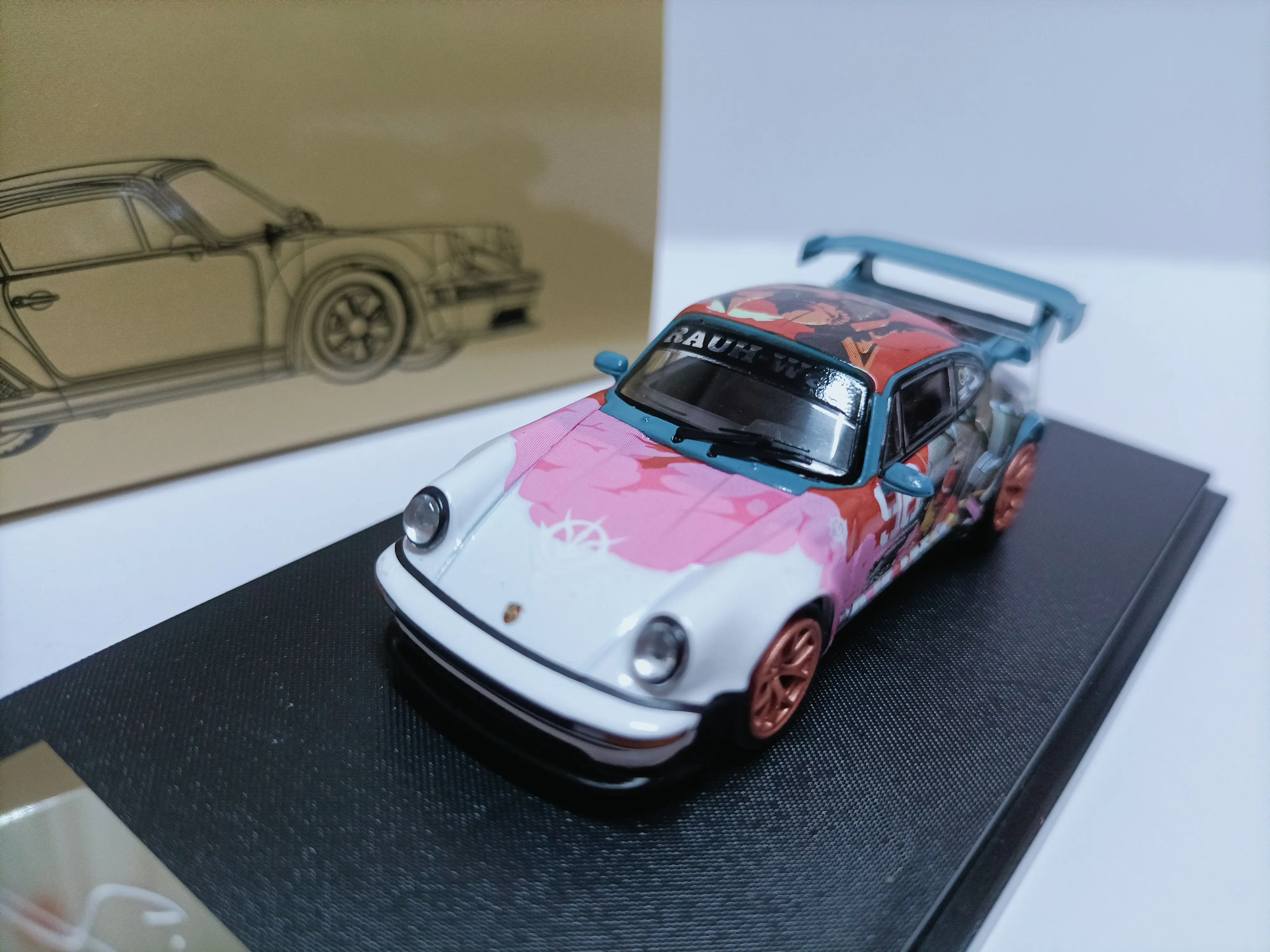 Diecast LX 1/64 Scale Porsche Modified Sports Car Singer 930 Akiba Alloy Car Model Collectible Toy Gift Souvenir Display
Diecast LX 1/64 Scale Porsche Modified Sports Car Singer 930 Akiba Alloy Car Model Collectible Toy Gift Souvenir Display
