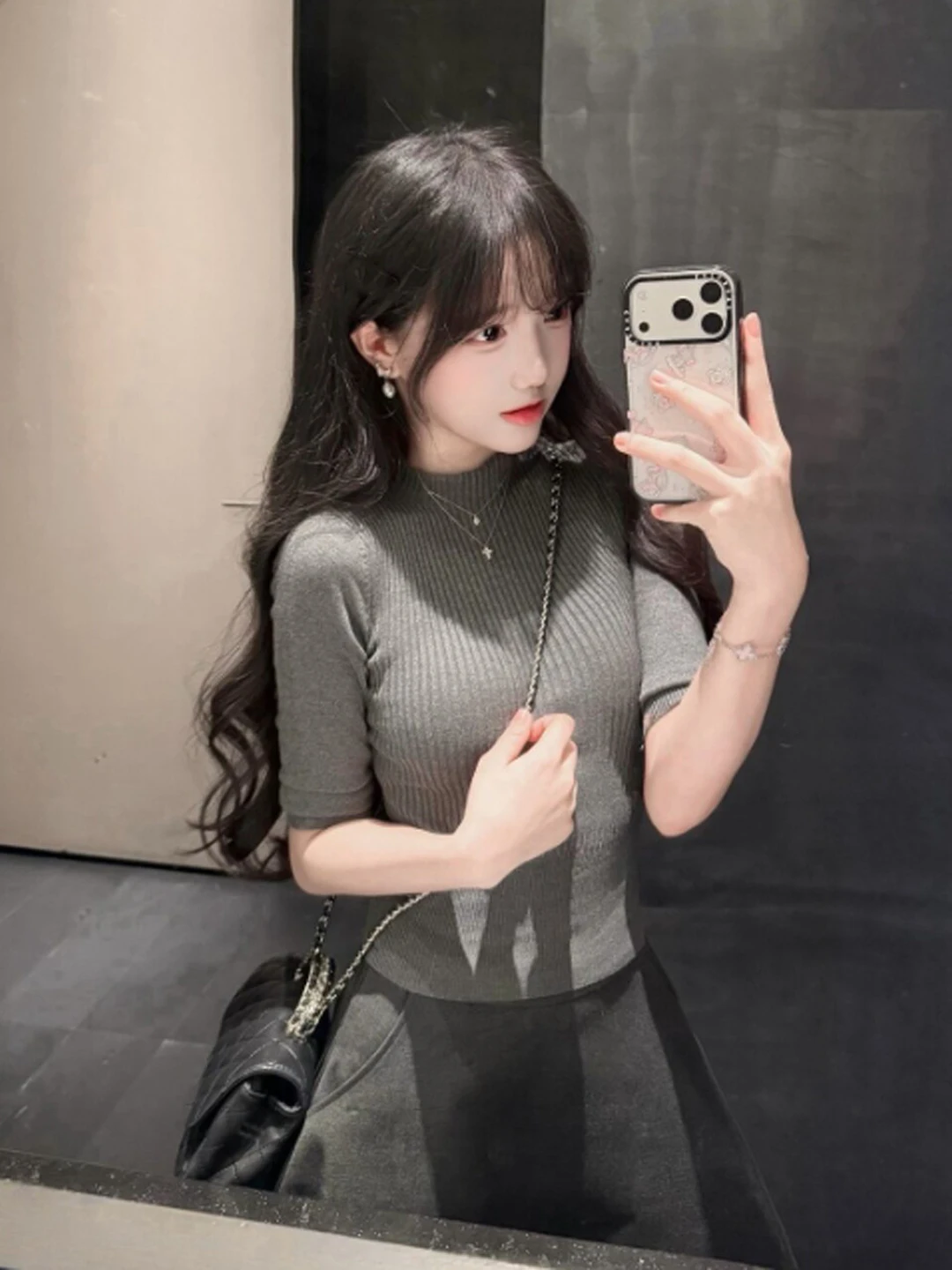 Korean High-End Knitwear Slim Fit Shoulder Straight Knitted Top Gentle Style Unique Super Beautiful Summer 2026 Women's Fashion
Korean High-End Knitwear Slim Fit Shoulder Straight Knitted Top Gentle Style Unique Super Beautiful Summer 2026 Women's Fashion