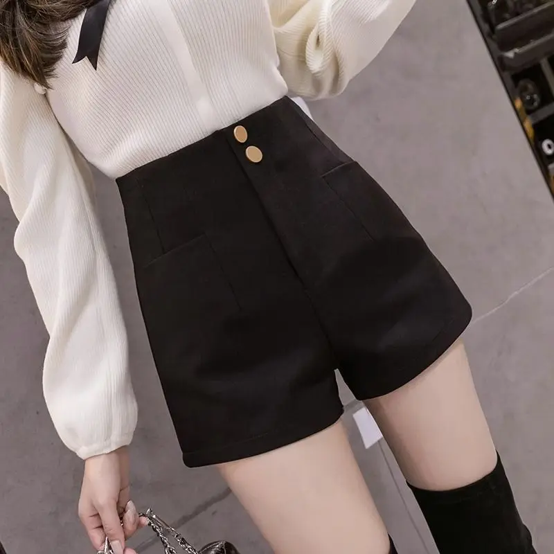 Black Shorts for Women 2024 New Autumn Winter High Waist Slimming Loose Casual Wide Leg A-line Skirt for External Wear LX505
Black Shorts for Women 2024 New Autumn Winter High Waist Slimming Loose Casual Wide Leg A-line Skirt for External Wear LX505