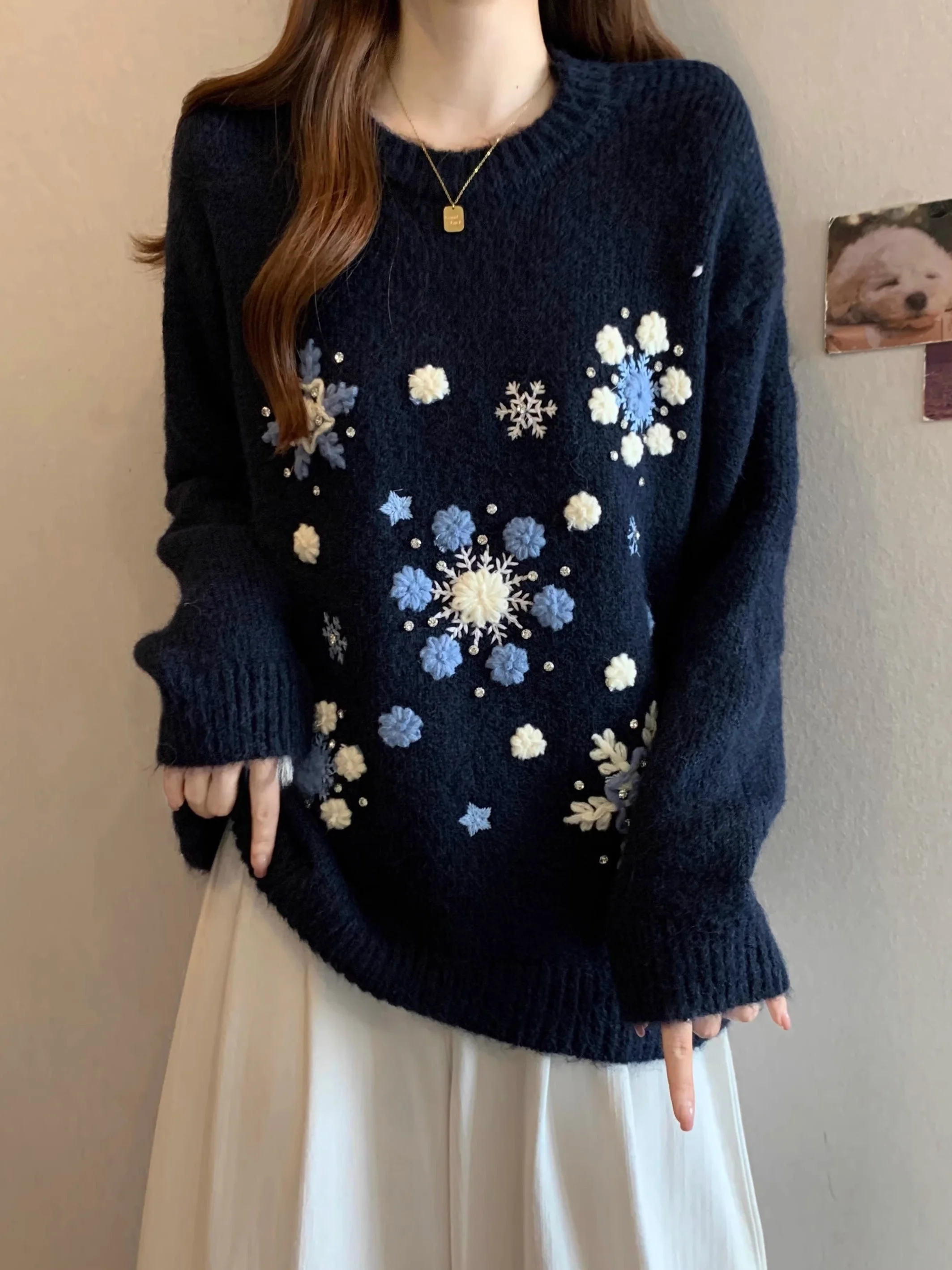 Blue Snowflake Embroidery Long Sleeve Sweater Women's plus Size Autumn Winter Mid-Length Super Beautiful Age-Defying Top
Blue Snowflake Embroidery Long Sleeve Sweater Women's plus Size Autumn Winter Mid-Length Super Beautiful Age-Defying Top
