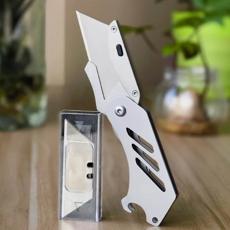 Stainless Steel Multifunctional Folding Knife EDC Outdoor Portable Unboxing Tool Comes with 5pcs SK5 Replaceable Blade
Stainless Steel Multifunctional Folding Knife EDC Outdoor Portable Unboxing Tool Comes with 5pcs SK5 Replaceable Blade