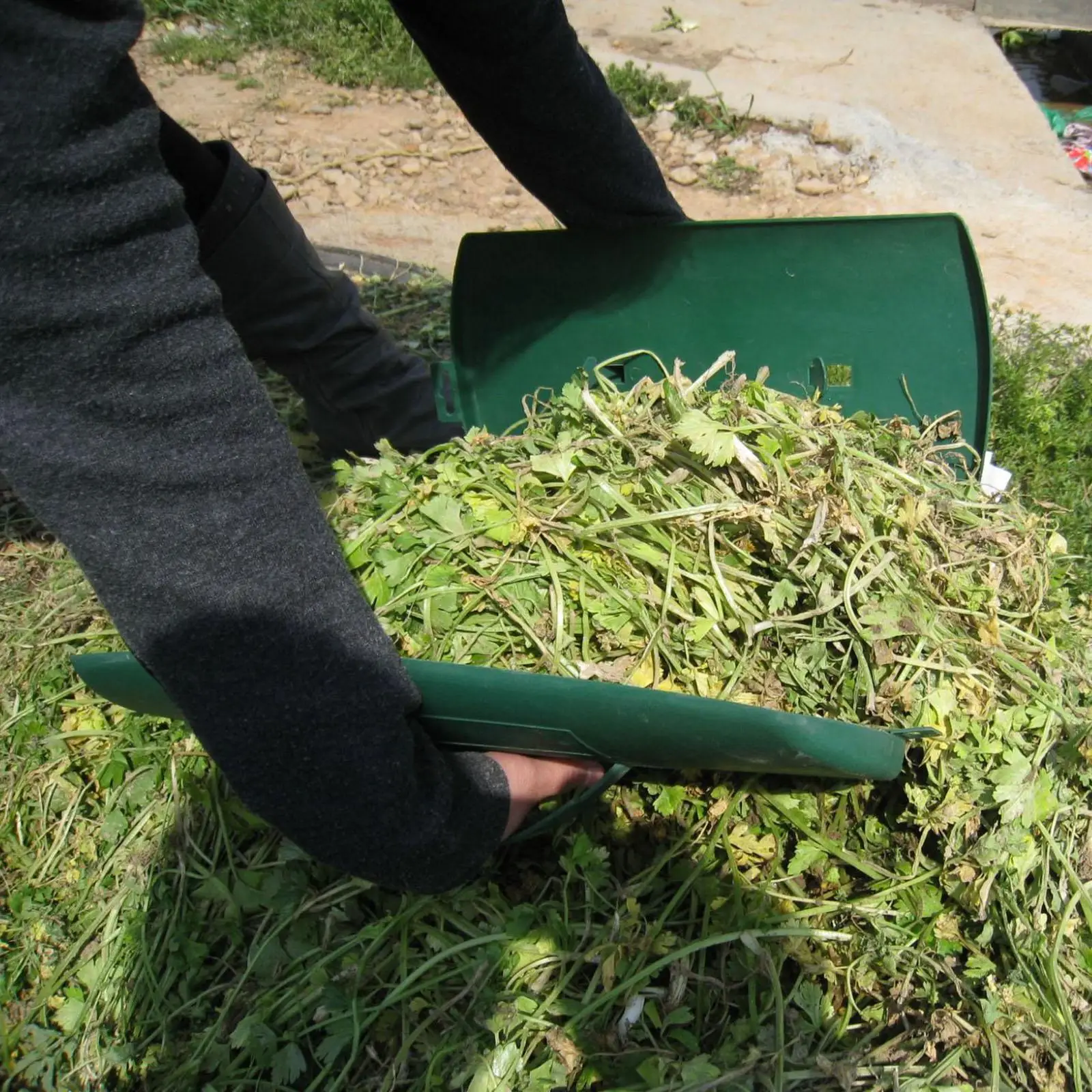Leaf Scoops Durable Plastic Garden Cleaning Tool for Picking Up Leaves Grass Clippings and Lawn Debris
Leaf Scoops Durable Plastic Garden Cleaning Tool for Picking Up Leaves Grass Clippings and Lawn Debris