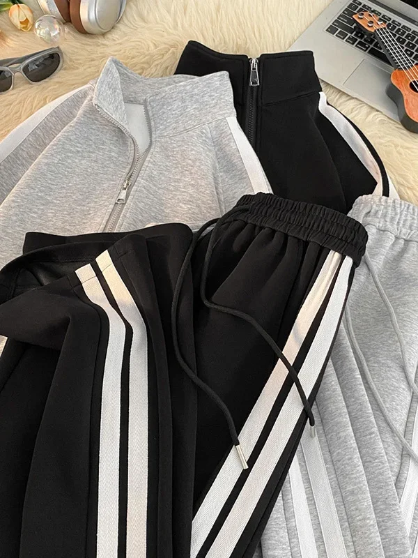 Trendy American Style Striped Color Block Casual Sportswear Set for Men with Stand Collar Open Cardigan Sweatshirt And Large ...
Trendy American Style Striped Color Block Casual Sportswear Set for Men with Stand Collar Open Cardigan Sweatshirt And Large ...