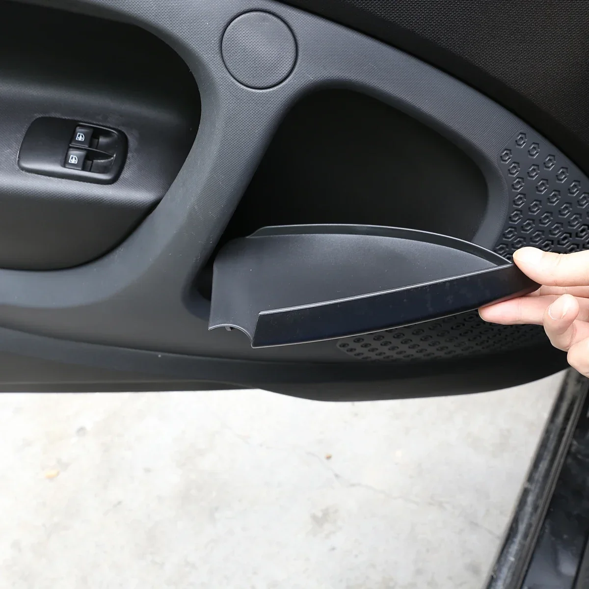 For 16-21 Mercedes-Benz smart car door handle storage box car interior storage tray accessories high quality ABS material
For 16-21 Mercedes-Benz smart car door handle storage box car interior storage tray accessories high quality ABS material