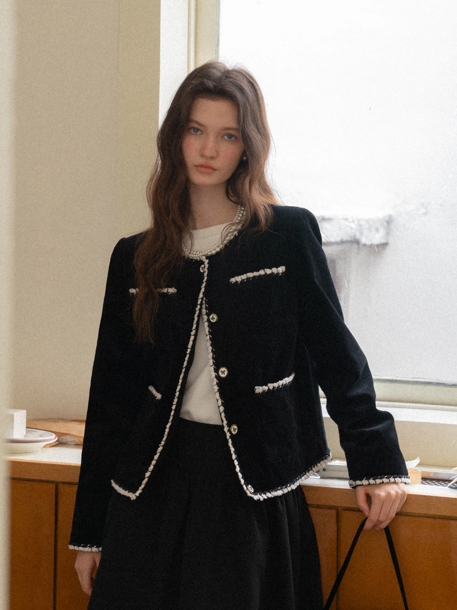 Eggka Short Cotton Flannel Jacket Women's Winter Black High-End Feel round Neck Button up Floral Lace Trim Velvet Coat
Eggka Short Cotton Flannel Jacket Women's Winter Black High-End Feel round Neck Button up Floral Lace Trim Velvet Coat