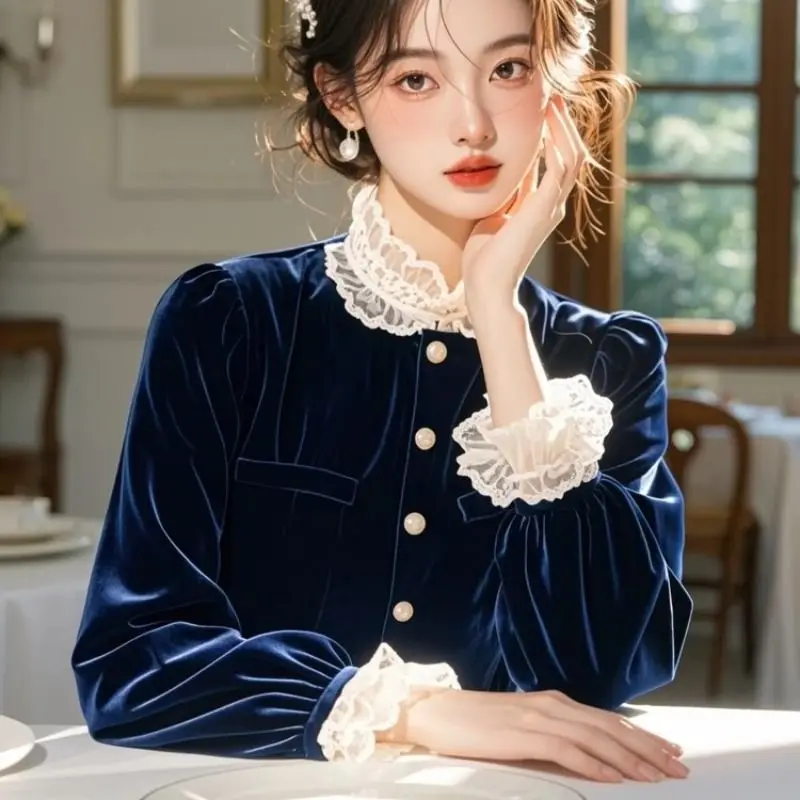 2025 Vintage French Style Women Clothes Lace Patchwork Stand Collar Navy Velvet Top Shirt , Woman Velour Tops Shirts
2025 Vintage French Style Women Clothes Lace Patchwork Stand Collar Navy Velvet Top Shirt , Woman Velour Tops Shirts