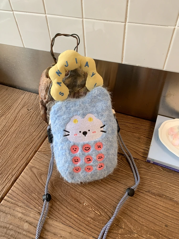 Cute Plush Crossbody Bag Women's 2025 Autumn Winter New Cartoon Phone Bag Personality Funny Storage Bag Fur Bag Youth Girl Style
Cute Plush Crossbody Bag Women's 2025 Autumn Winter New Cartoon Phone Bag Personality Funny Storage Bag Fur Bag Youth Girl Style