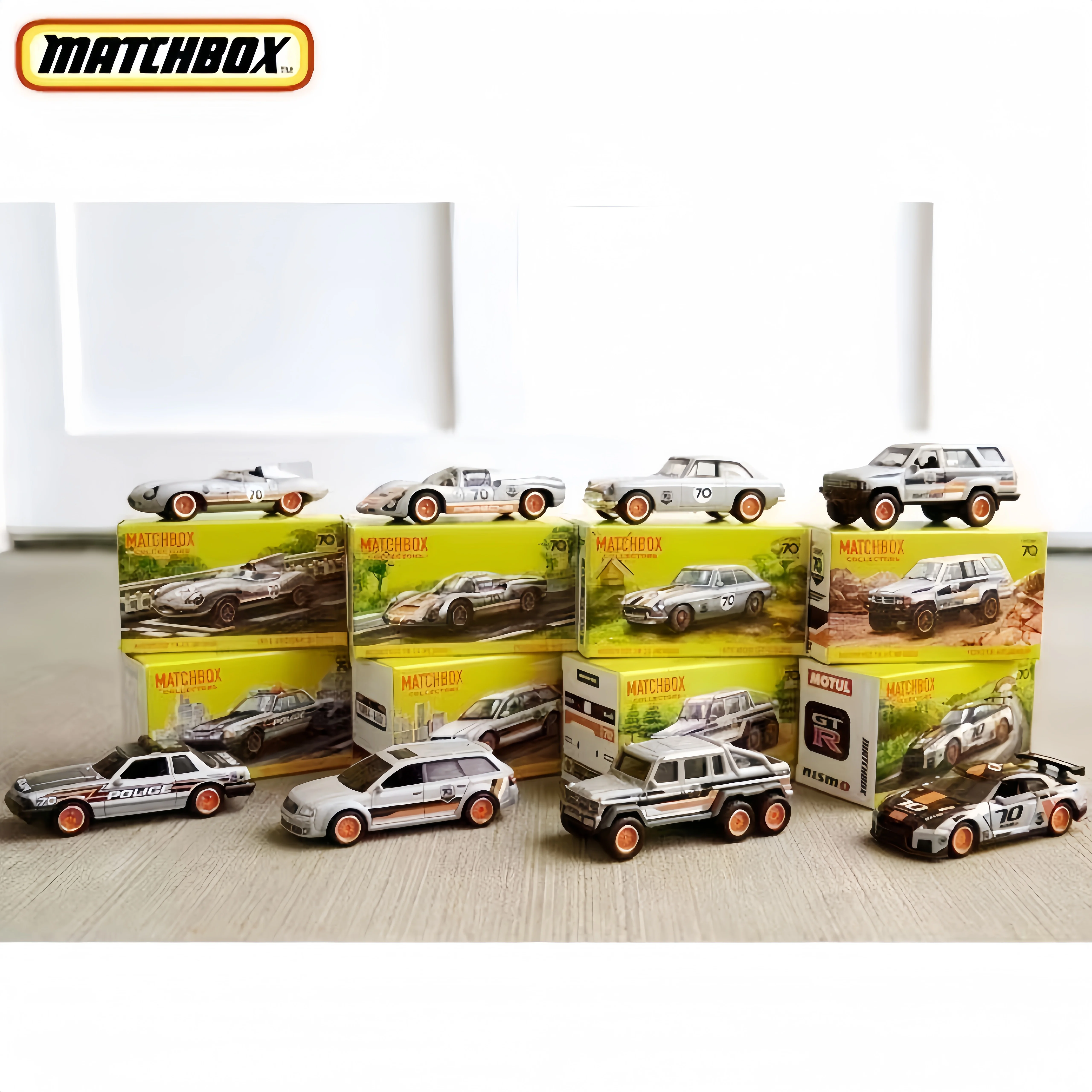 Matchbox 70th Anniversary Limited 8 Vehicle Collector Gift Set HPC03 Vintage Race Car 1/64 Diecast Model Toy Collectible Present
Matchbox 70th Anniversary Limited 8 Vehicle Collector Gift Set HPC03 Vintage Race Car 1/64 Diecast Model Toy Collectible Present
